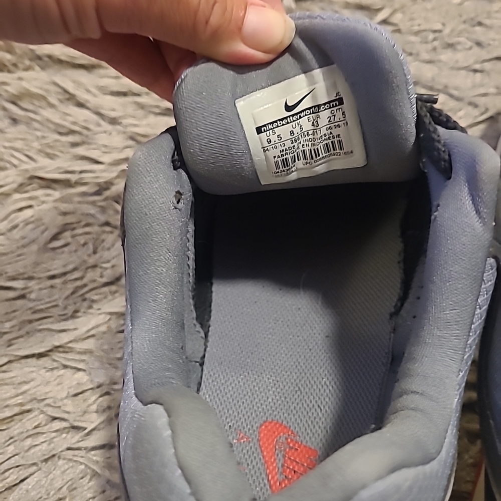 Nike Mens Gray Sneakers Size 9.5
